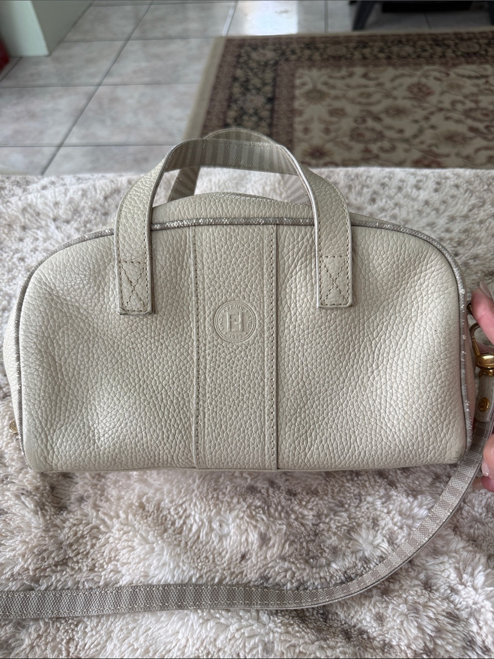 VINTAGE PEBBLED LEATHER FENDI CROSSBODY PURSE